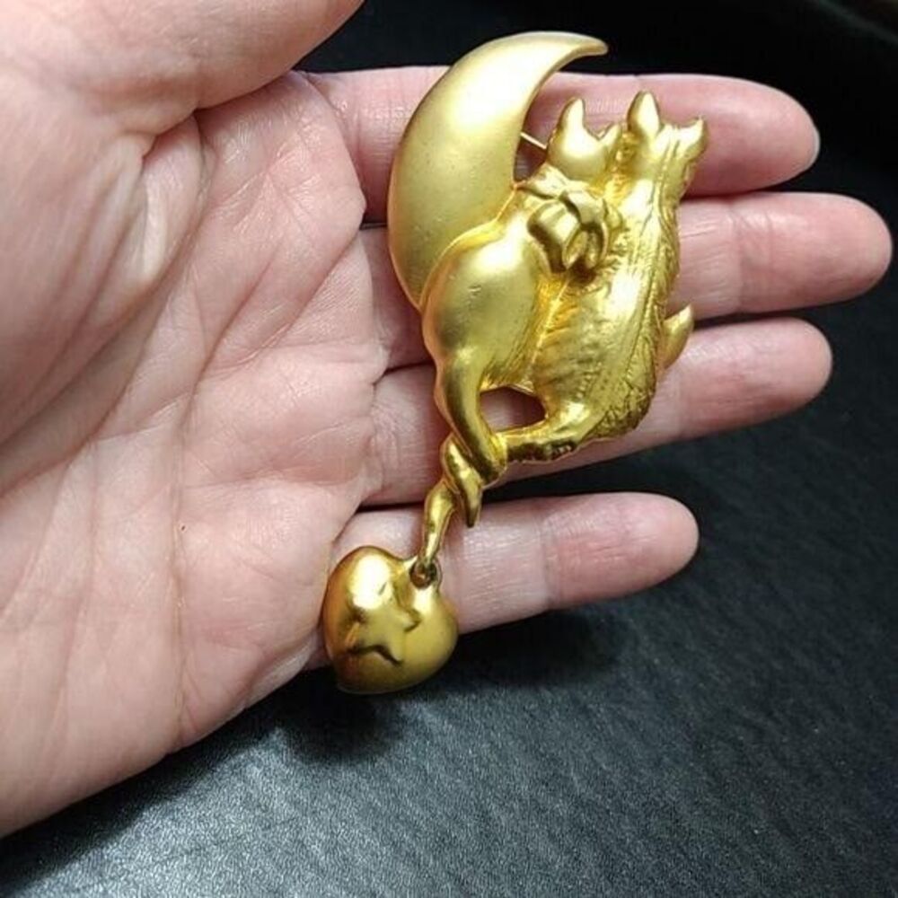 AJC gold tone kitty cat brooch heart moon
